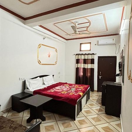 Sattva Cafe And Motel ริชิเคช ภายนอก รูปภาพ