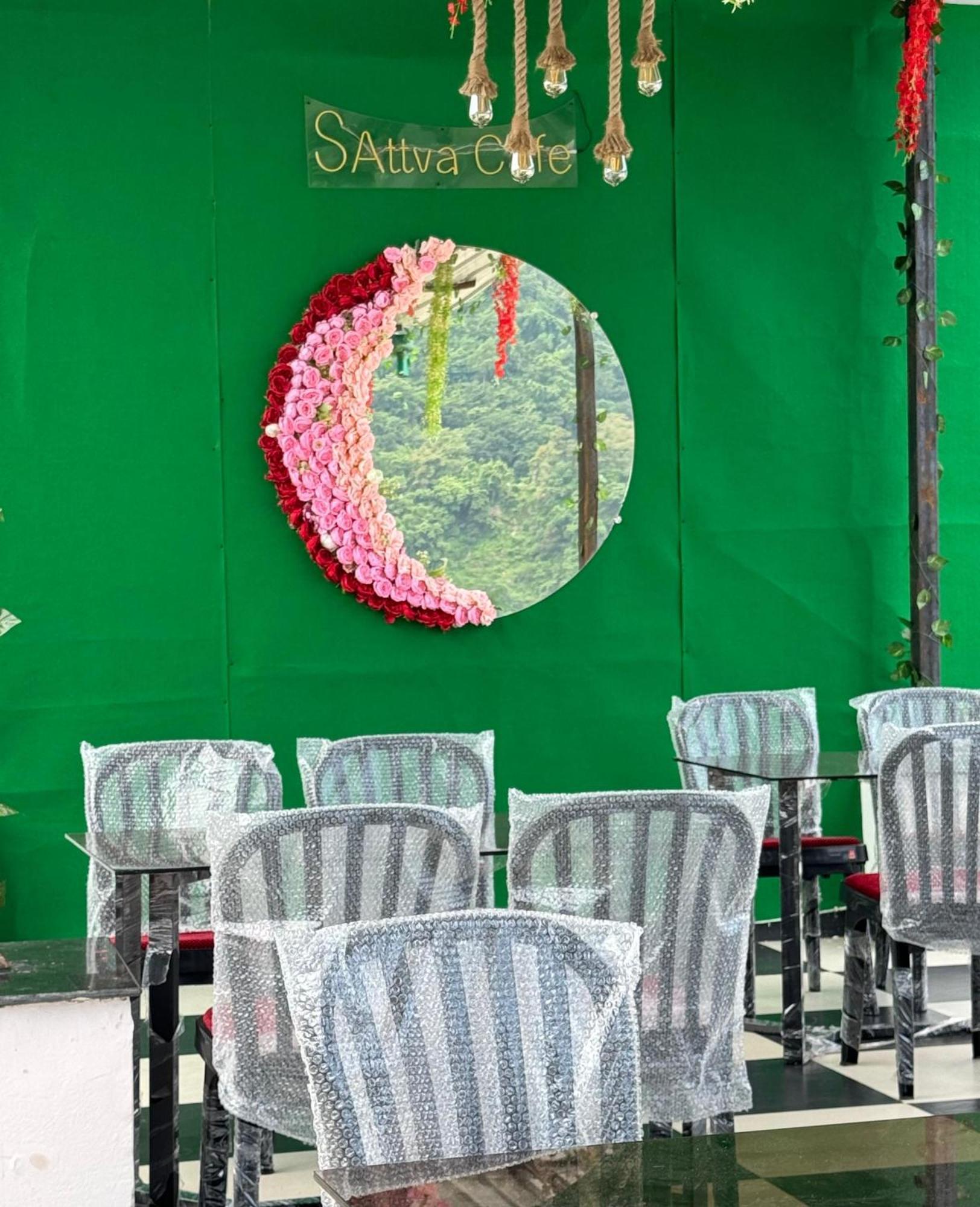 Sattva Cafe And Motel ริชิเคช ภายนอก รูปภาพ