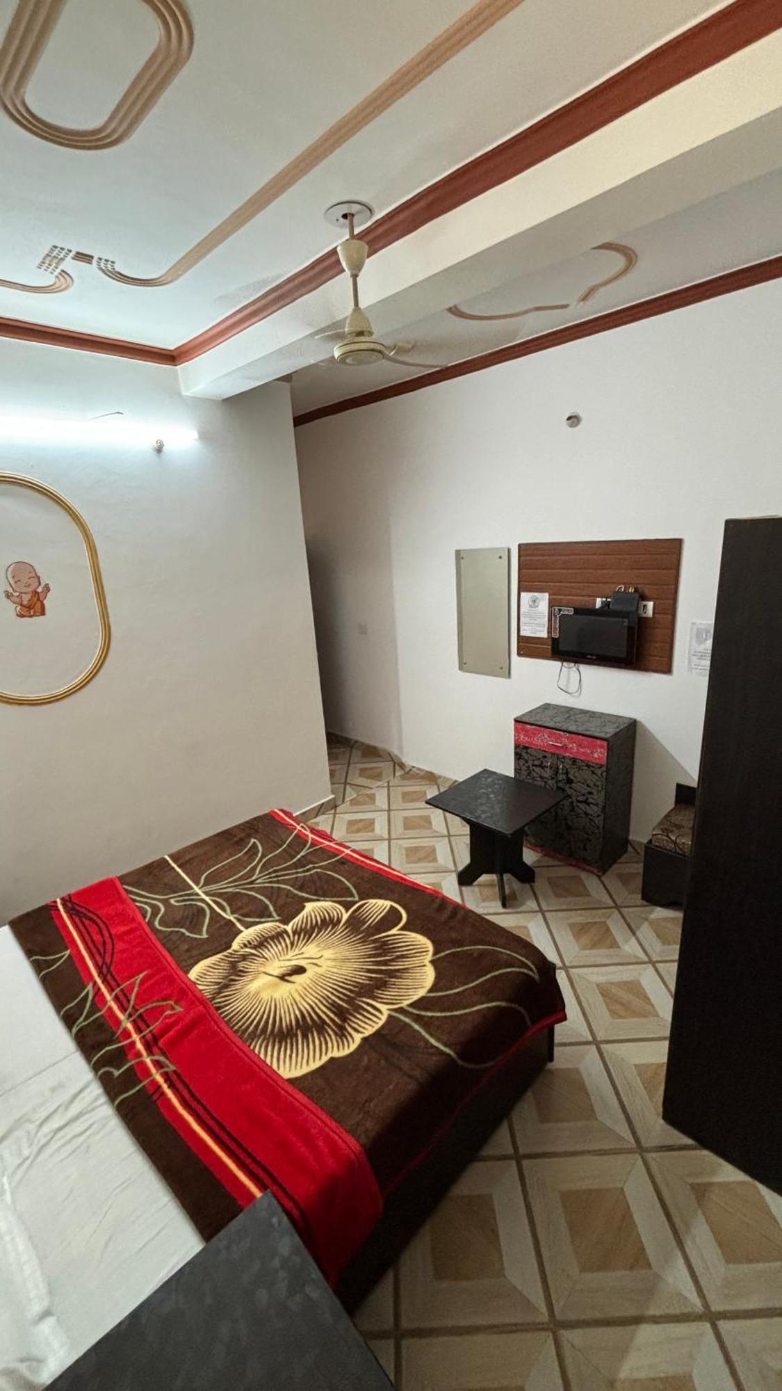 Sattva Cafe And Motel ริชิเคช ภายนอก รูปภาพ