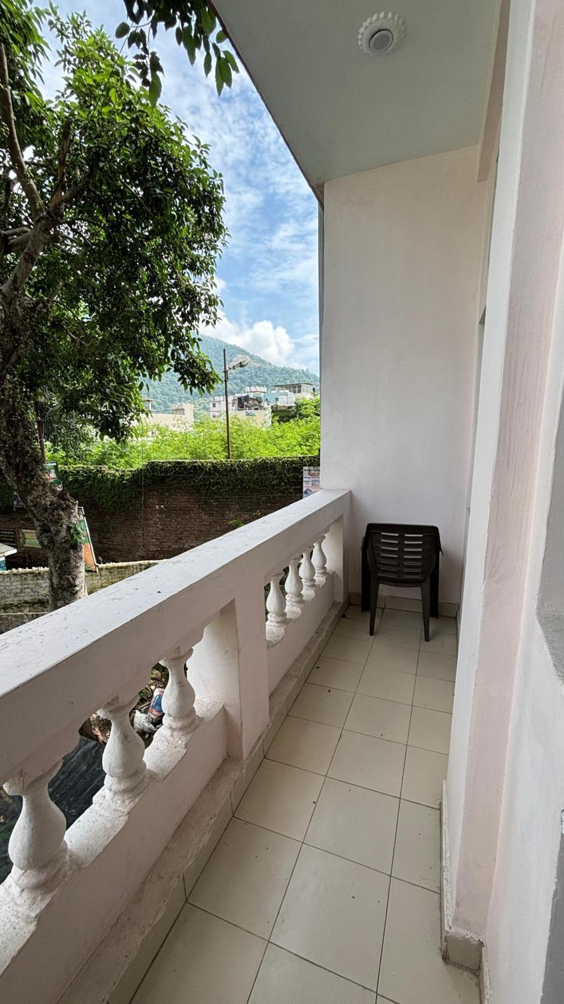 Sattva Cafe And Motel ริชิเคช ภายนอก รูปภาพ