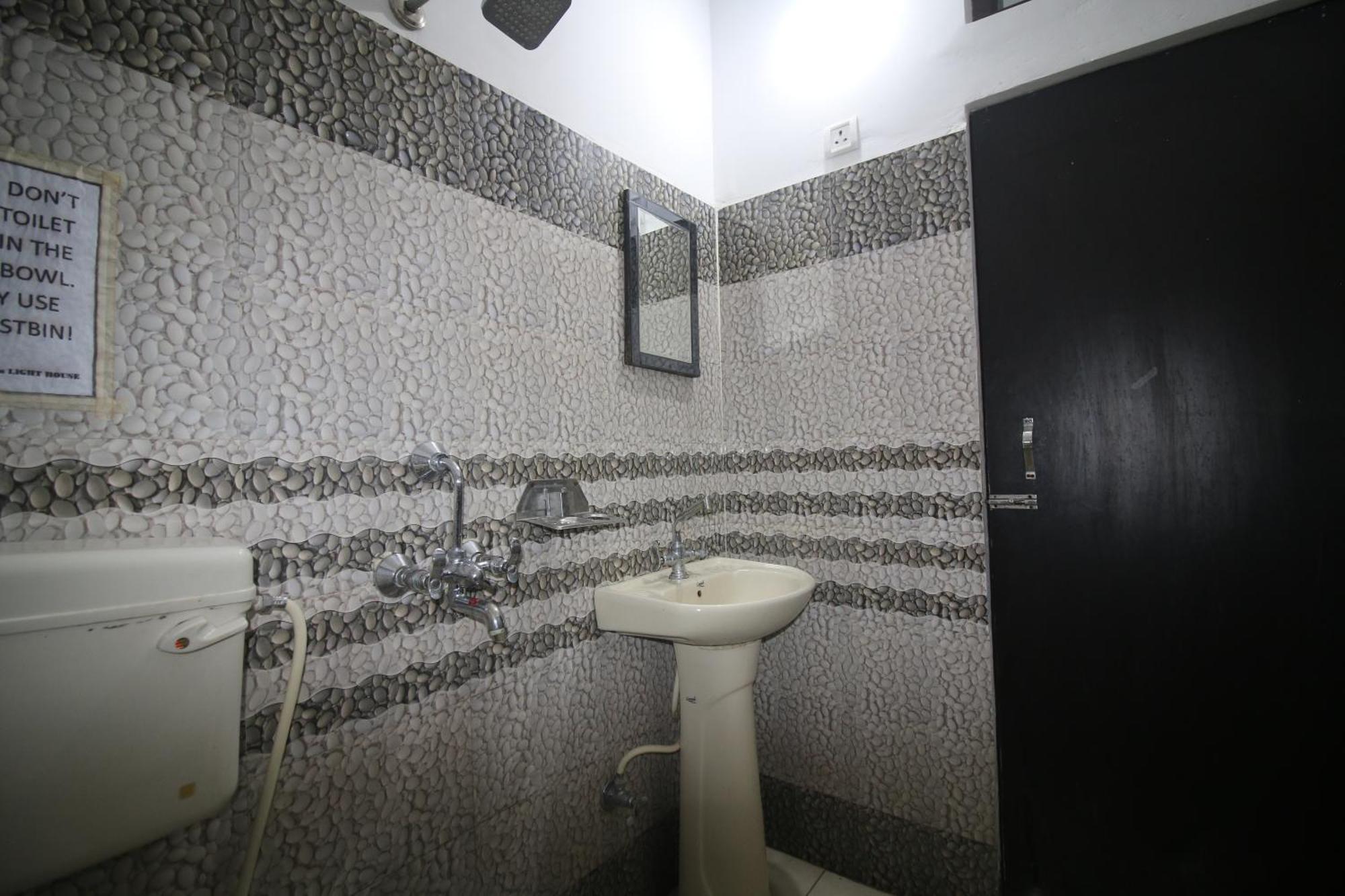 Sattva Cafe And Motel ริชิเคช ภายนอก รูปภาพ
